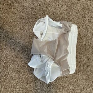 lululemon hotty hots size 2 2.5 inch